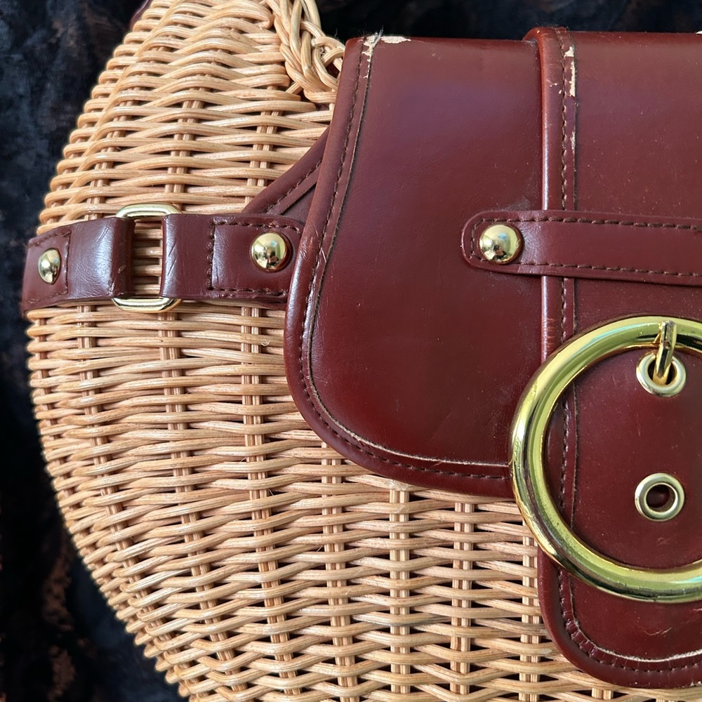 VTG pleather and wicker handbag, snap button closure. By Sun n Sand. Very cute! - Picture 11 of 16